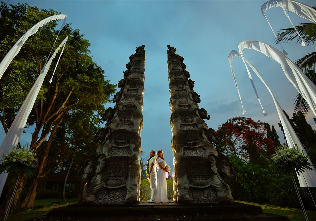 バリ島伝統割れ門 ウェディング・ナイト撮影