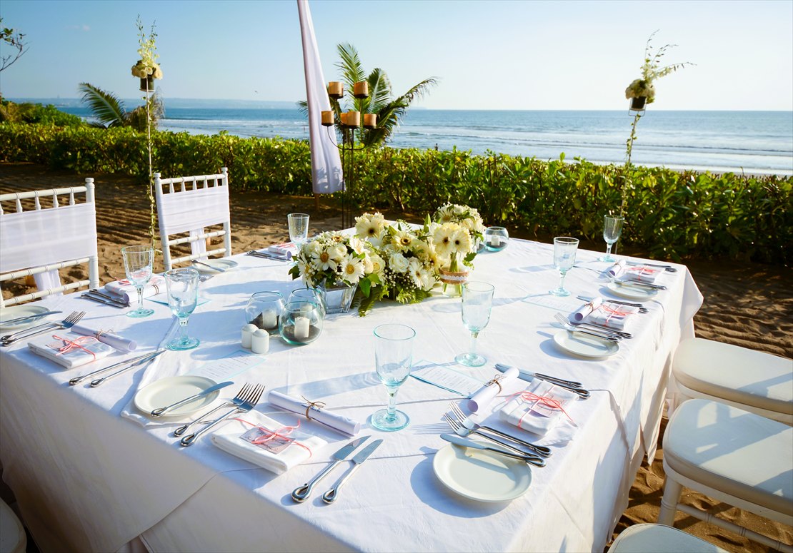 広大な海を水平線まで望むパーティー会場