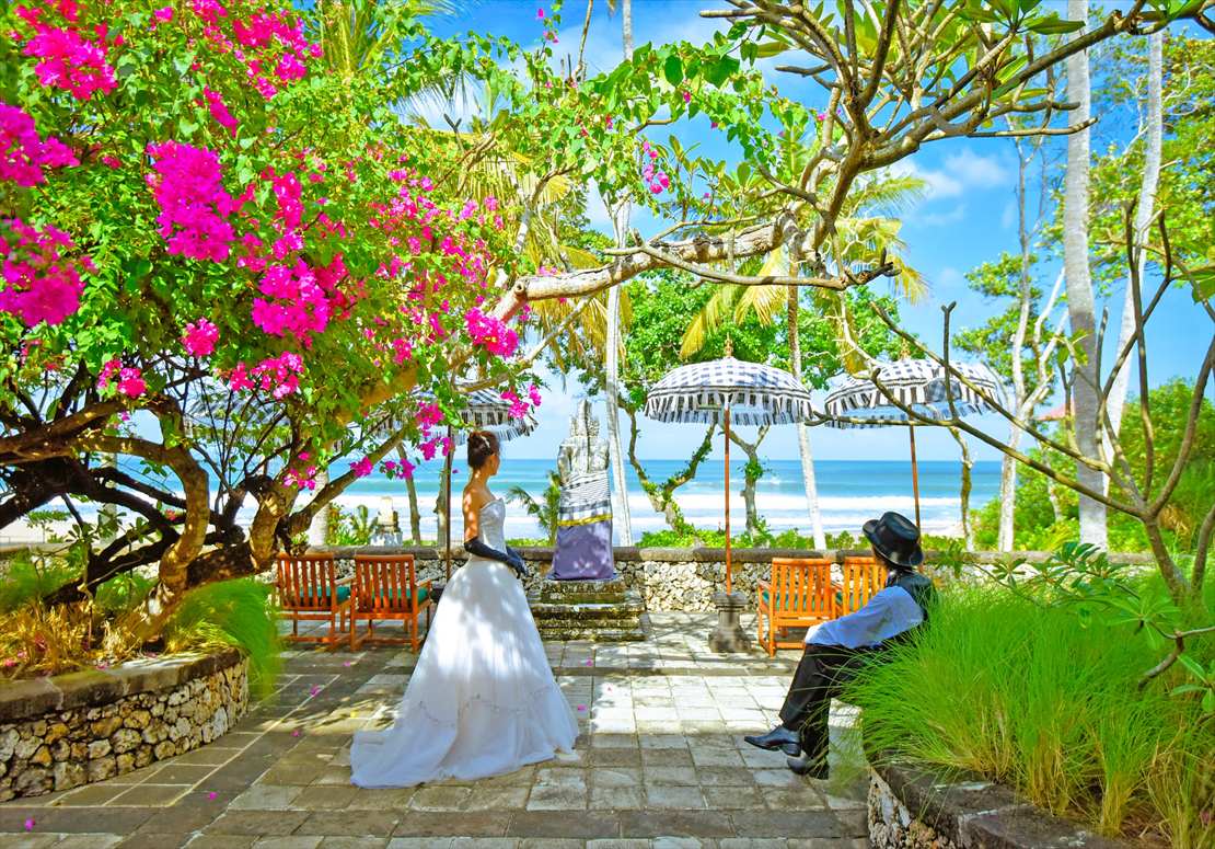 美しい花々が咲き乱れるジ・オベロイ・バリ