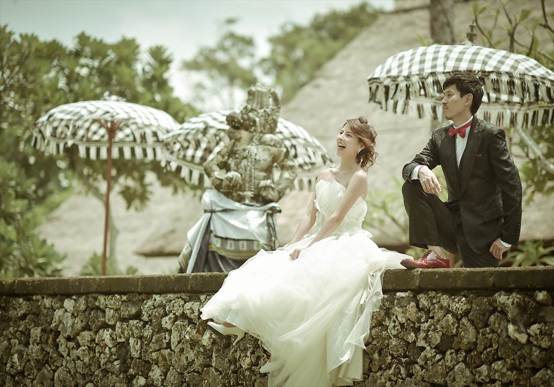 バリらしい雰囲気が漂うロビー前テラス