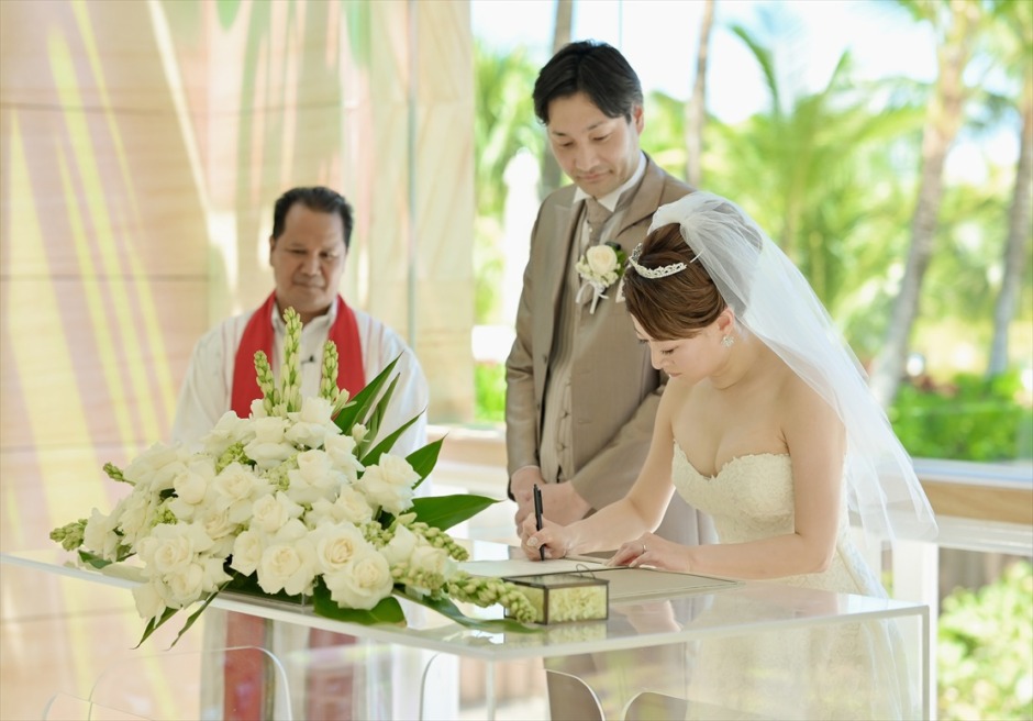 ザ・ムリア・バリ　結婚証明書サイン