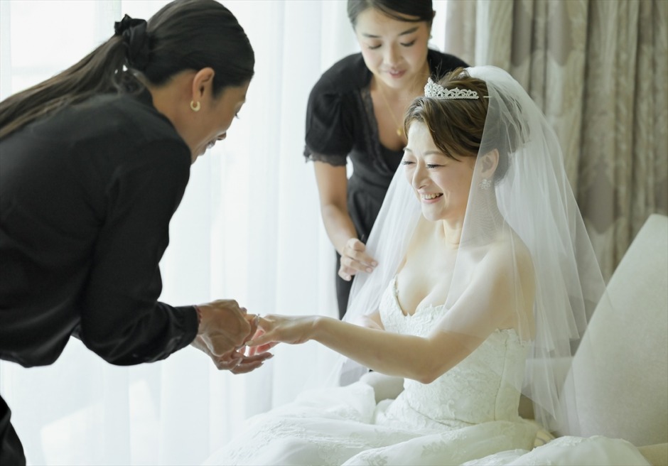ザ・ムリア・バリ挙式　新婦様お支度シーン ヘアメイク＆コーディネーター