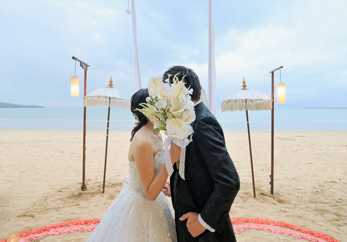 バリ島結婚式　ビーチ ブーケ・ショット
