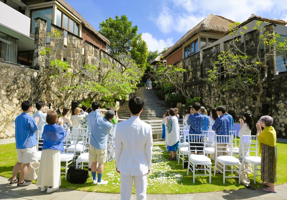 バリ島挙式　新婦様 大階段を入場