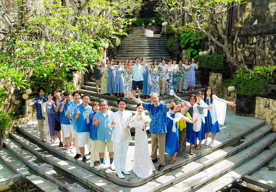 default バリ島挙式 大階段にてご参列者と集合写真