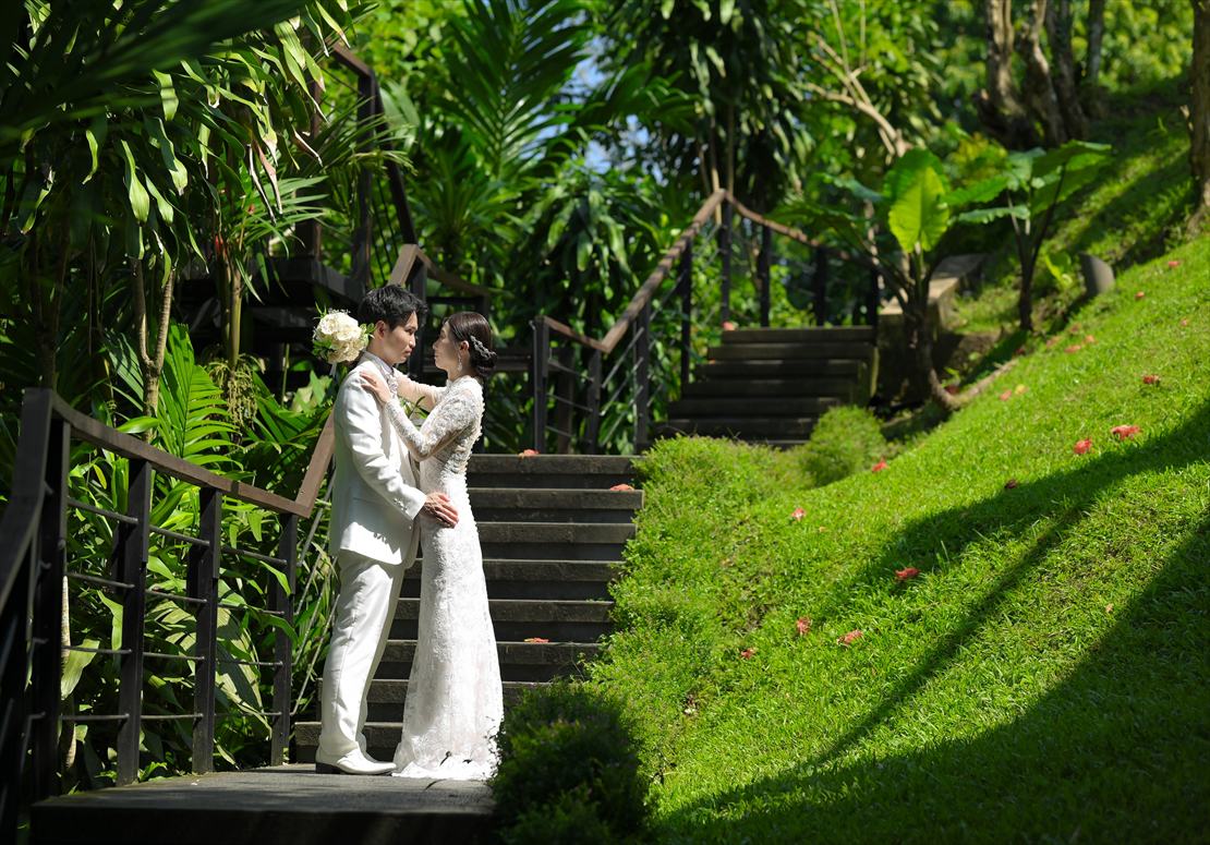 Kamandalu Ubud Bali Wedding (36)_R バリ島ウェディング リゾート内ガーデン挙式後撮影