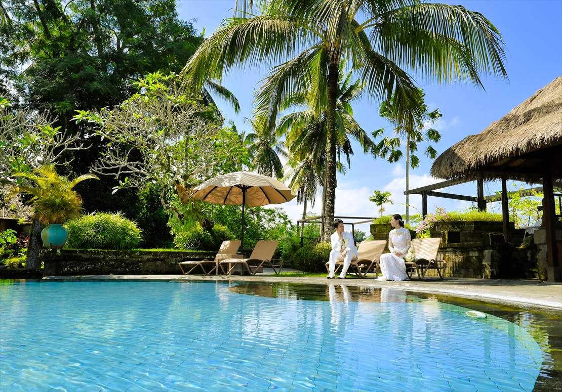 Kamandalu Ubud Bali Wedding (37)_R バリ島結婚式 メインプールにて挙式後撮影