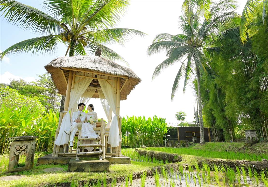 Kamandalu Ubud Bali Wedding (45)_R カマンダル・ウブド・バリ島ウェディング ライステラスのバレ(東屋)