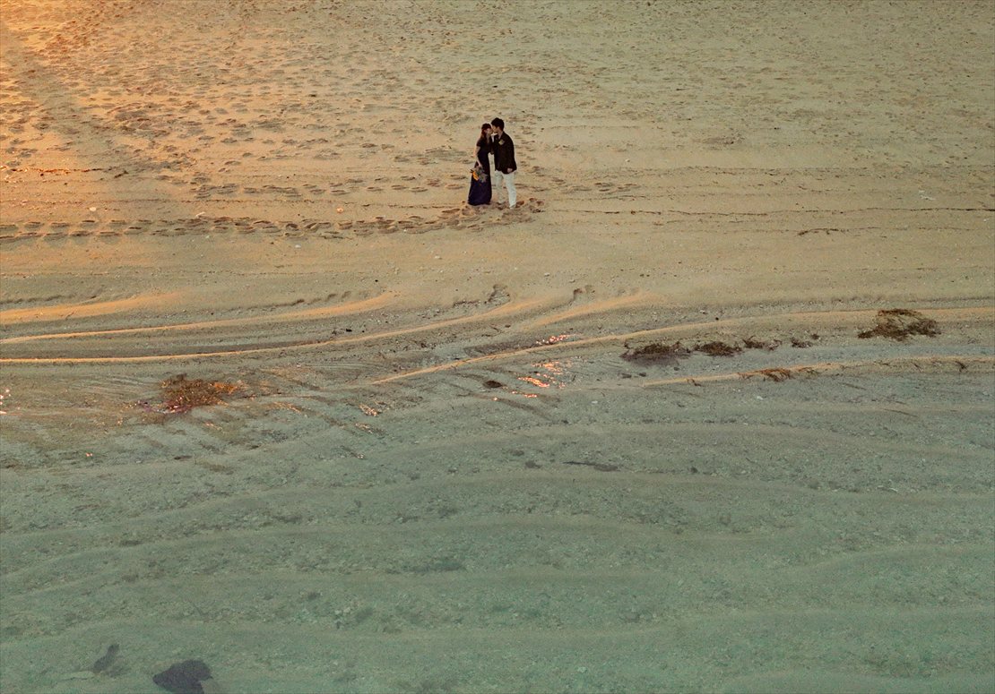 default サマベ・バリ・ウェディング 夕暮れ時のビーチ ドローン撮影