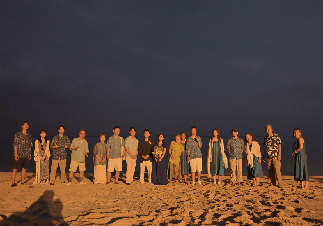 Samabe Bali Wedding Party Cave (11)_R サマベ・バリ挙式 パーティー前 ビーチにて集合写真