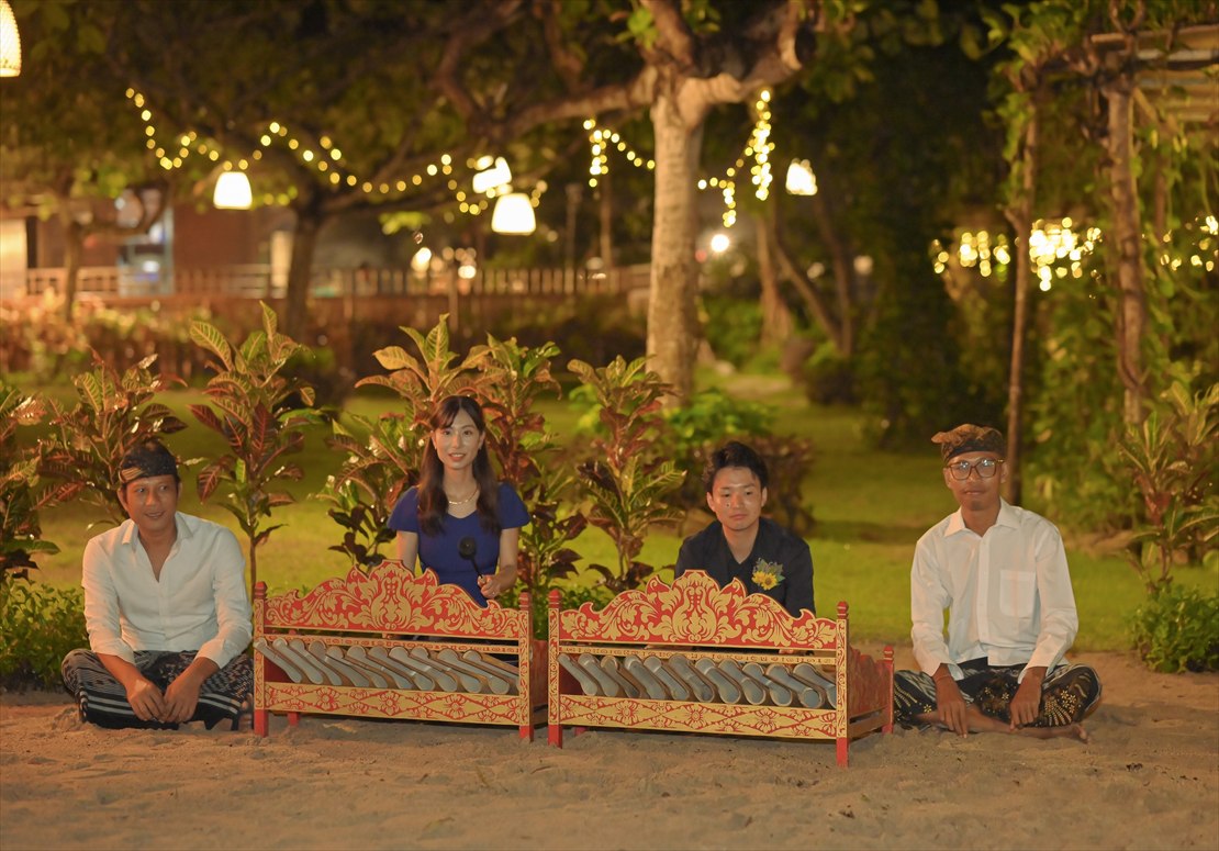 Samabe Bali Wedding Party Cave (14)_R サマベ・バリ・ウェディング パーティー中リンディックの生演奏