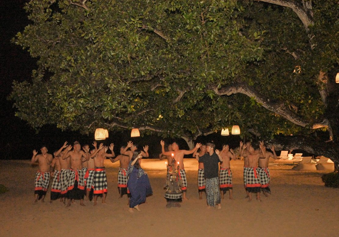 Samabe Bali Wedding Party Cave (15)_R バリ島挙式 ケチャックダンス隊と入場