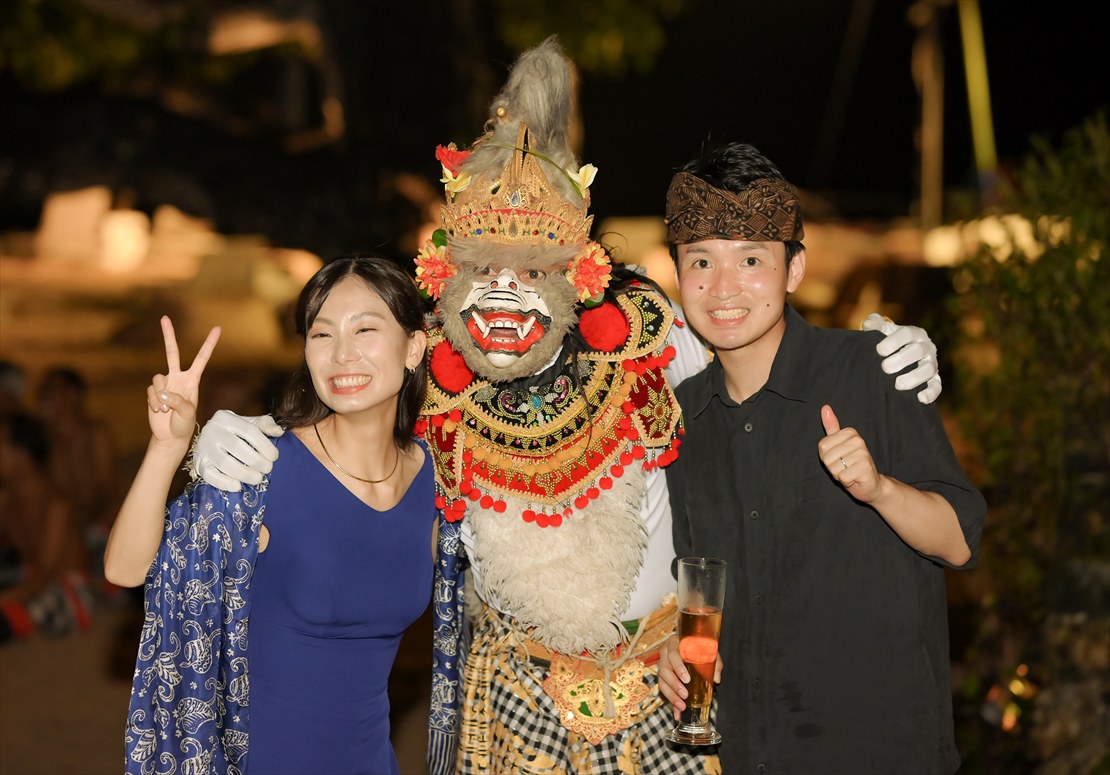 Samabe Bali Wedding Party Cave (18)_R バリ島挙式 ケチャック隊と撮影タイム