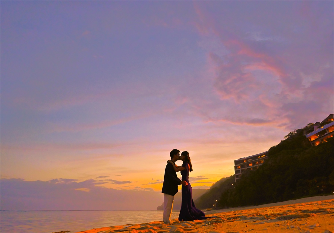 Samabe Bali Wedding Party Cave (9)_R バリ島結婚式 サンセットタイムの幻想的なビーチ