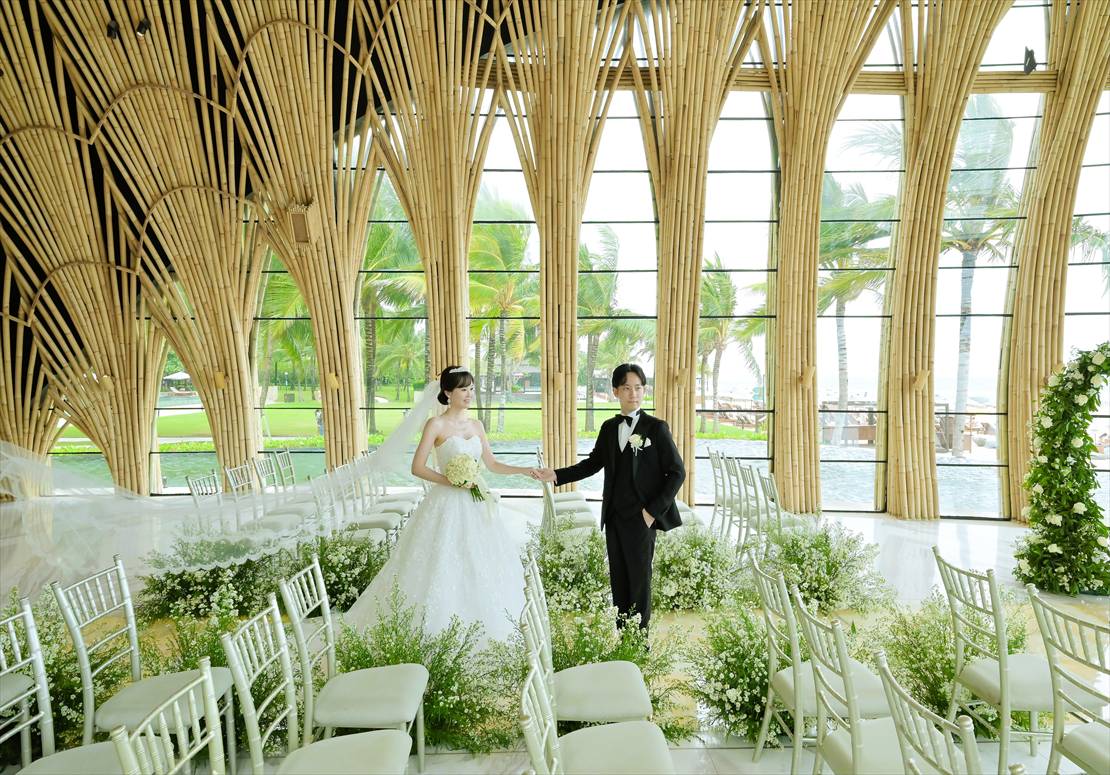 バリ島結婚式　ロングベール挙式後撮影