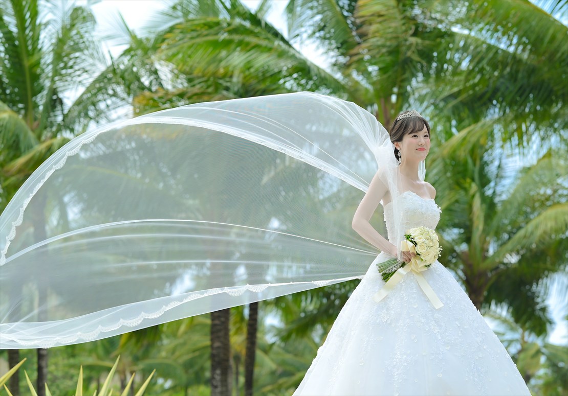 バリ島結婚式　ロングベール挙式後撮影