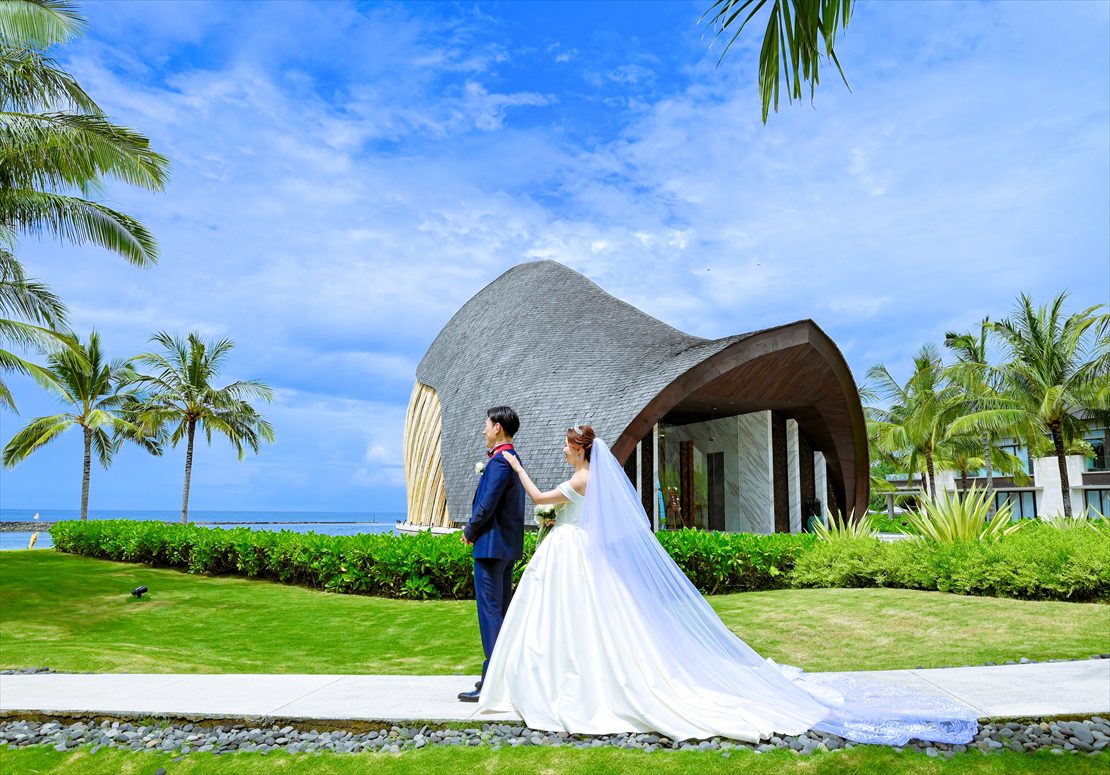 アプルヴァ・ケンピンスキ・バリ結婚式　チャペルガーデンにてファーストミート