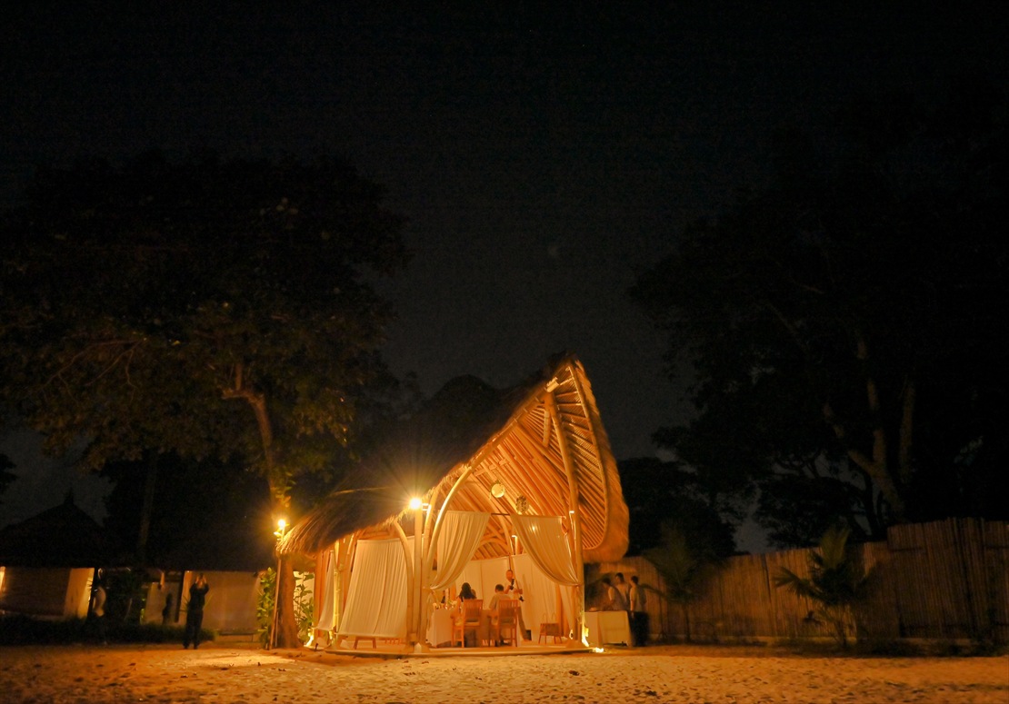 バリ島パーティー　ナイトタイムのバンブー・パビリオン