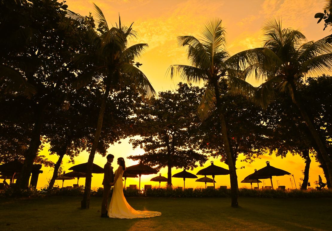 バリ島ウェディング　ガーデンにてサンセット撮影