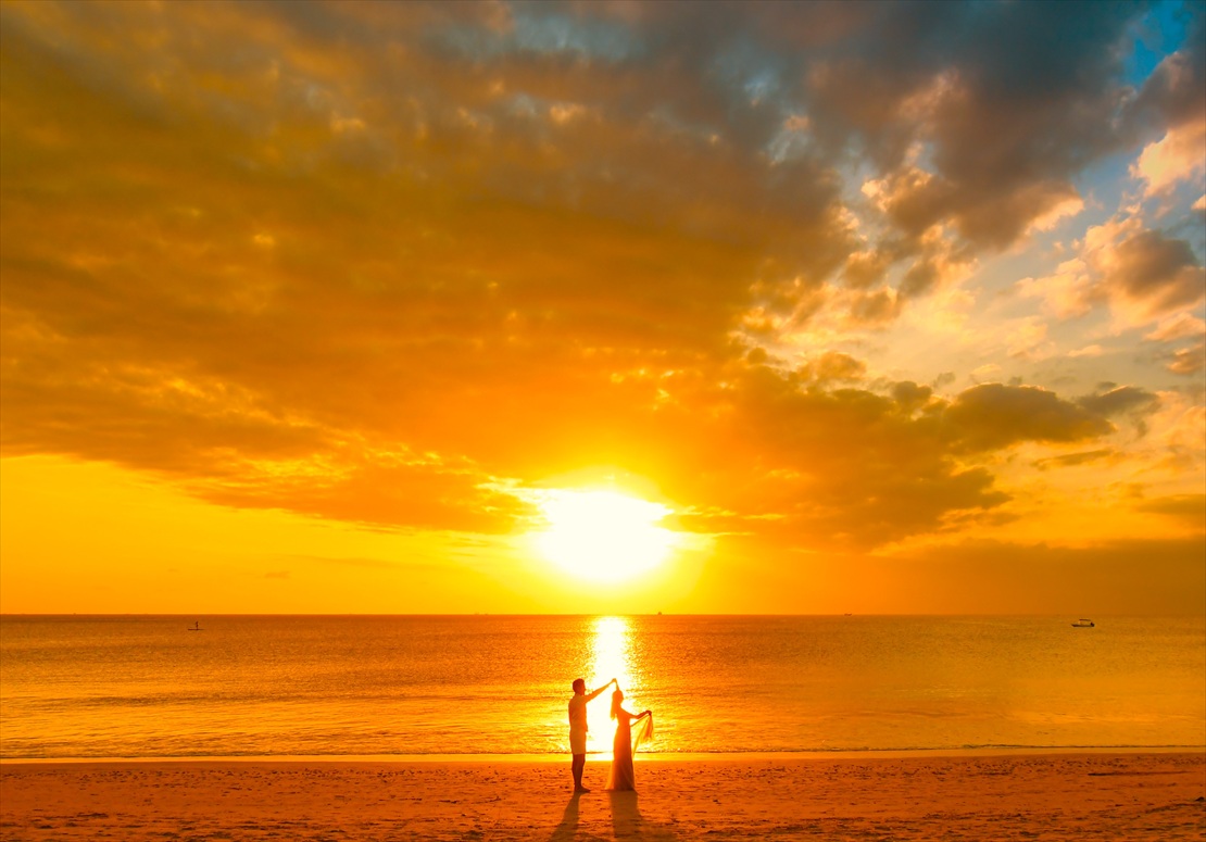 夕日が作るファーストダンスのロケーション
