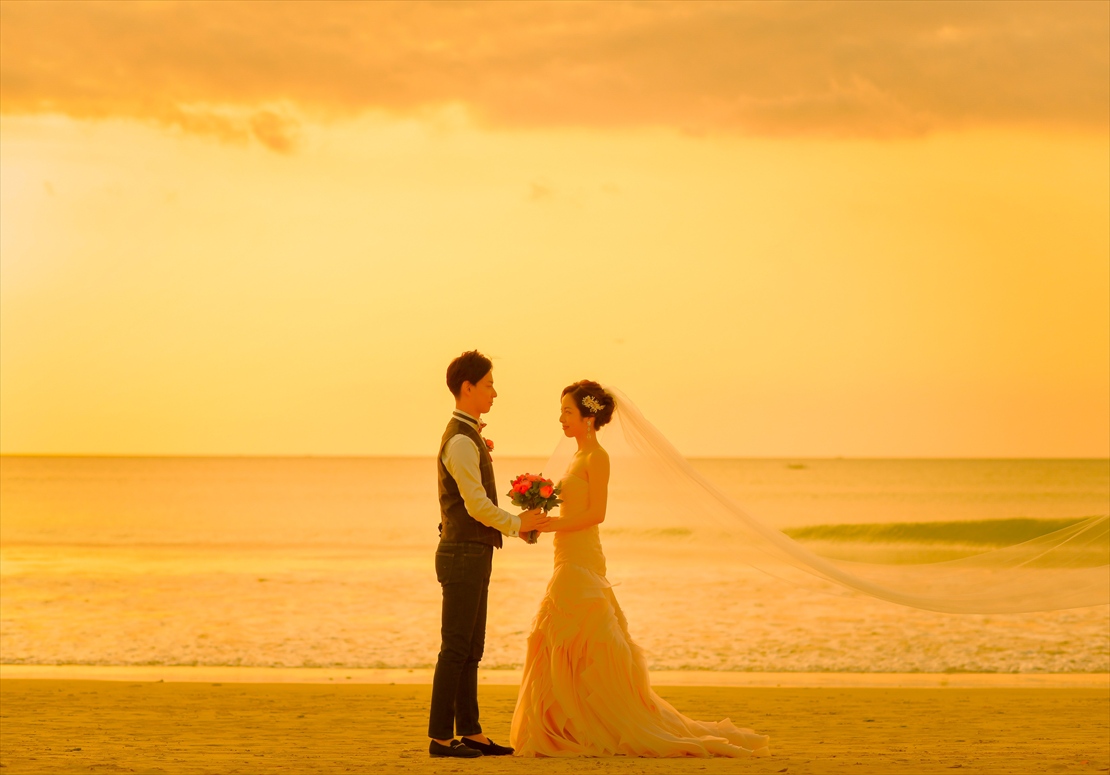 幻想的なバリ ビーチ・フォトウェディング