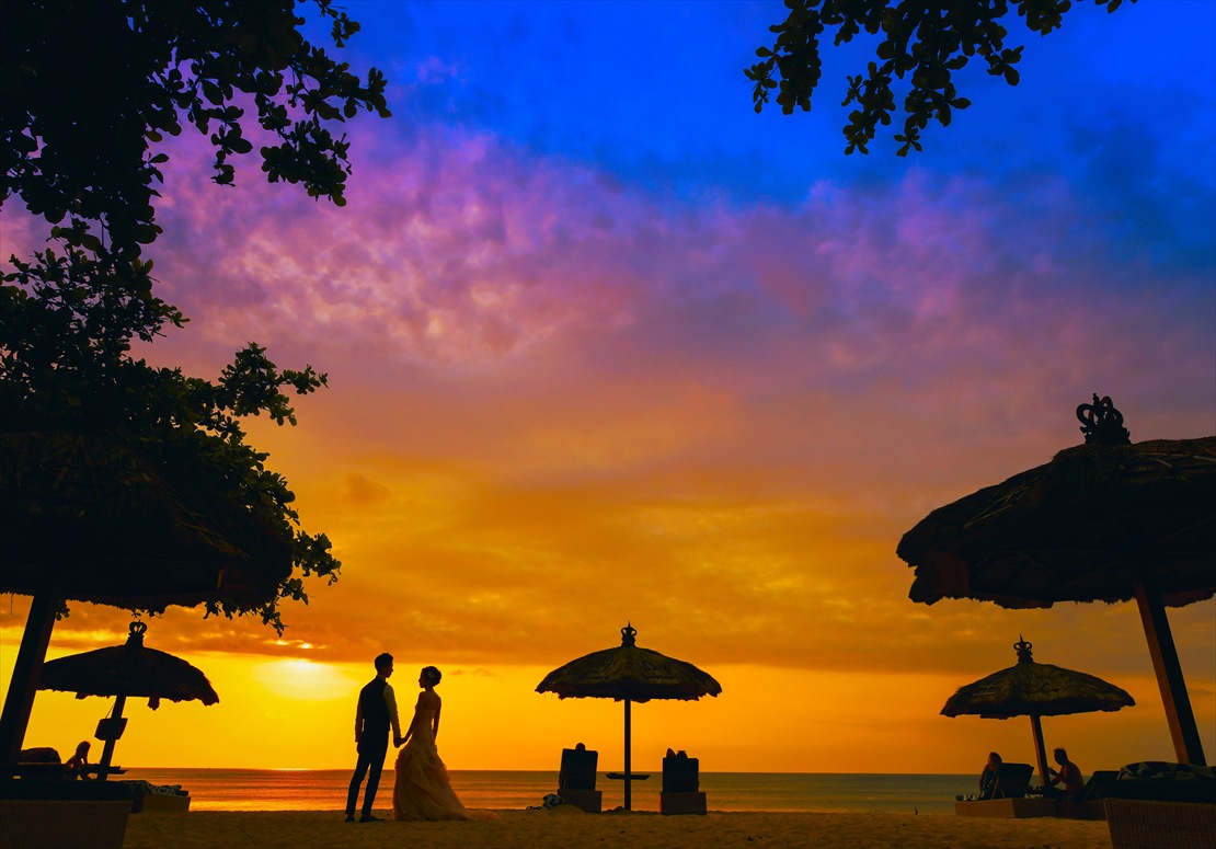 雲に反射する幻想的なマジックアワー