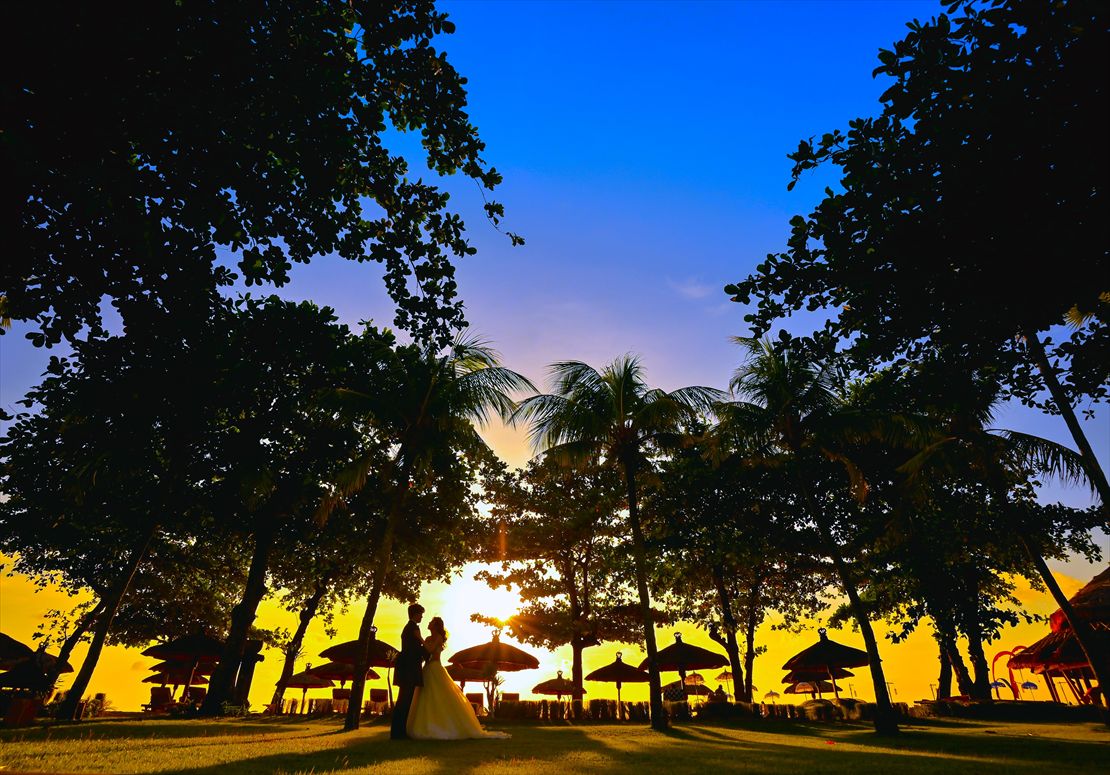 ブルー&イエローの複雑な色のマジックアワー