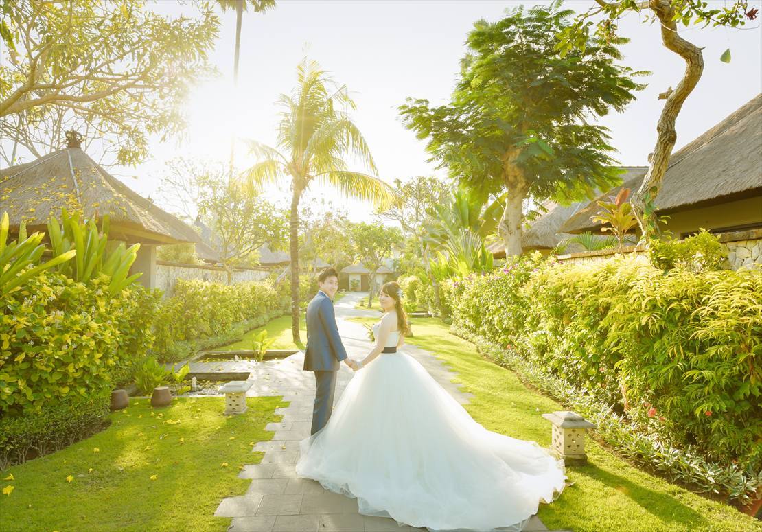 木漏れ日が降り注ぐガーデン