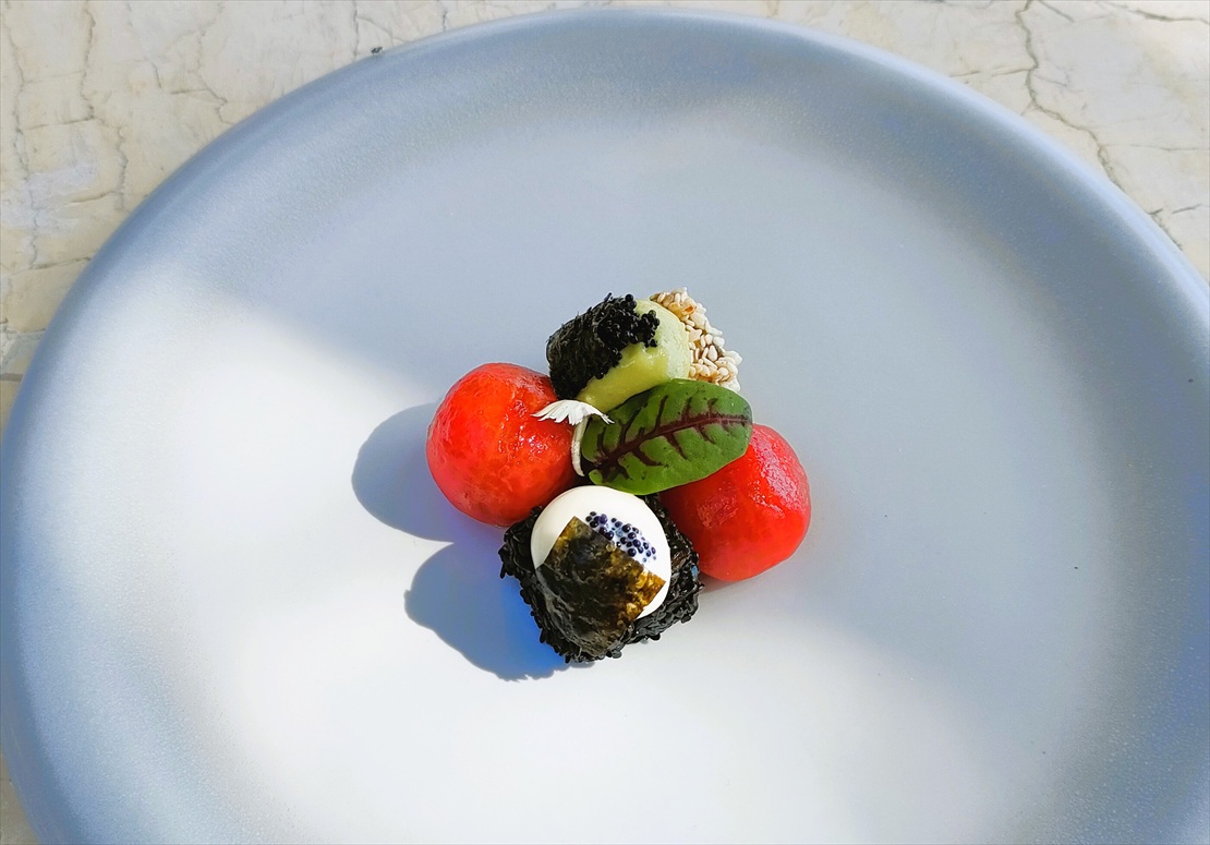 DLX6【アミューズ】マグロのロイン Sesame