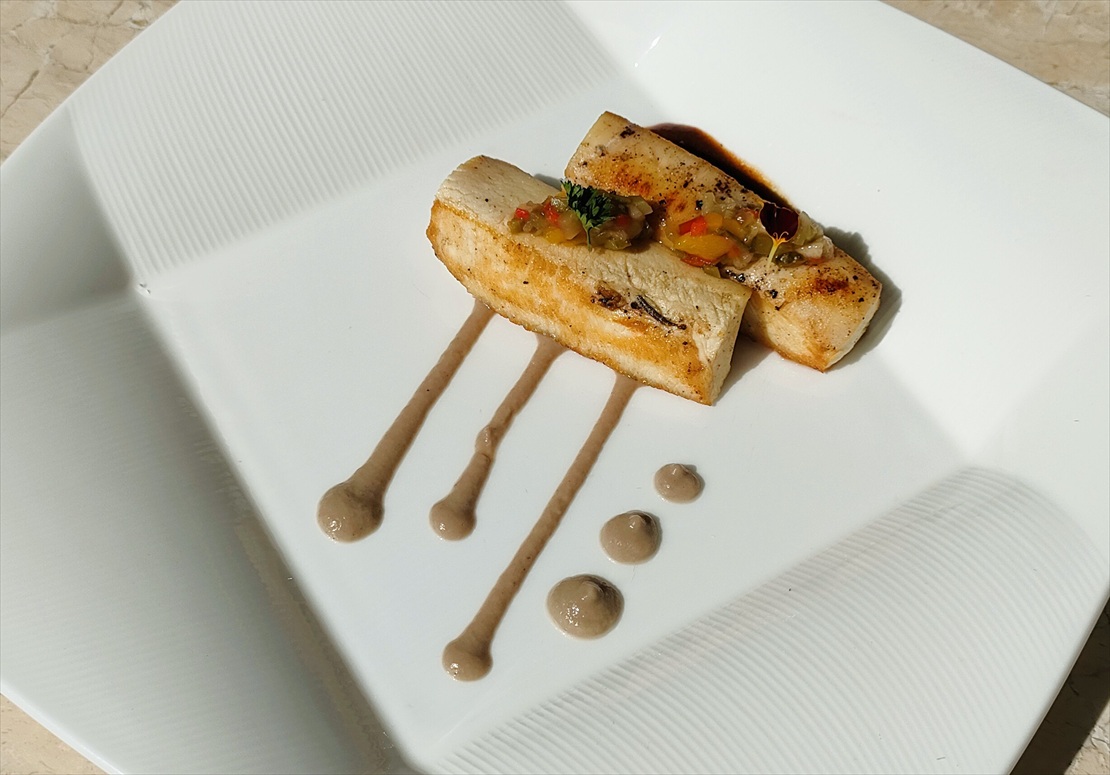 DLX6【前菜】鶏胸肉のグリル Mushroom Puree