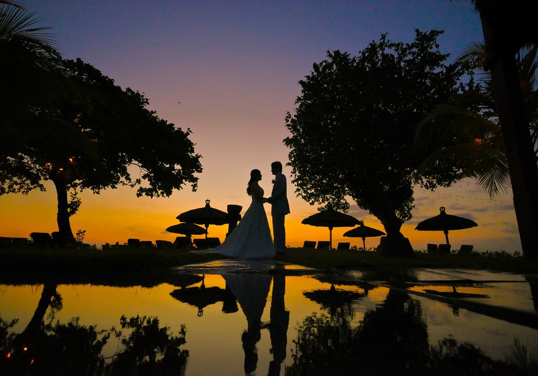 Belmond Jimbaran Bali Wedding Party (15)_R バリ挙式 マジックアワーの鏡面撮影
