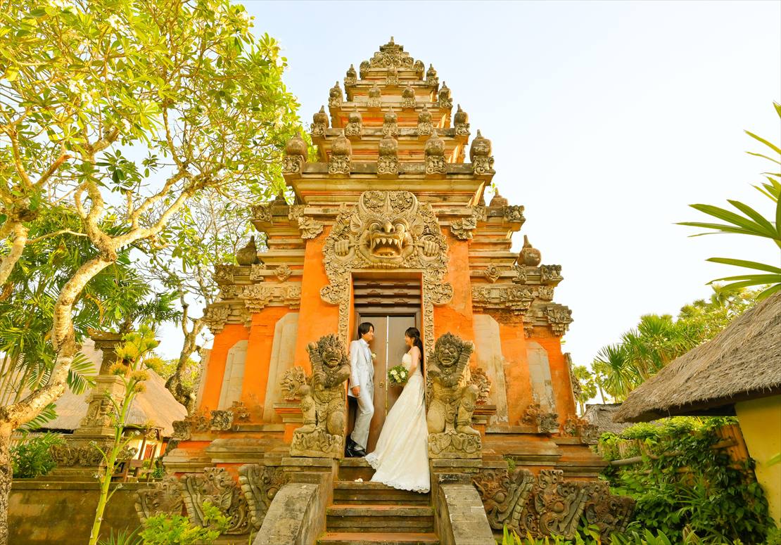 Belmond Jimbaran Bali Wedding Party (4)_R バリ・ウェディング リゾート内寺院にてパーティー前撮影