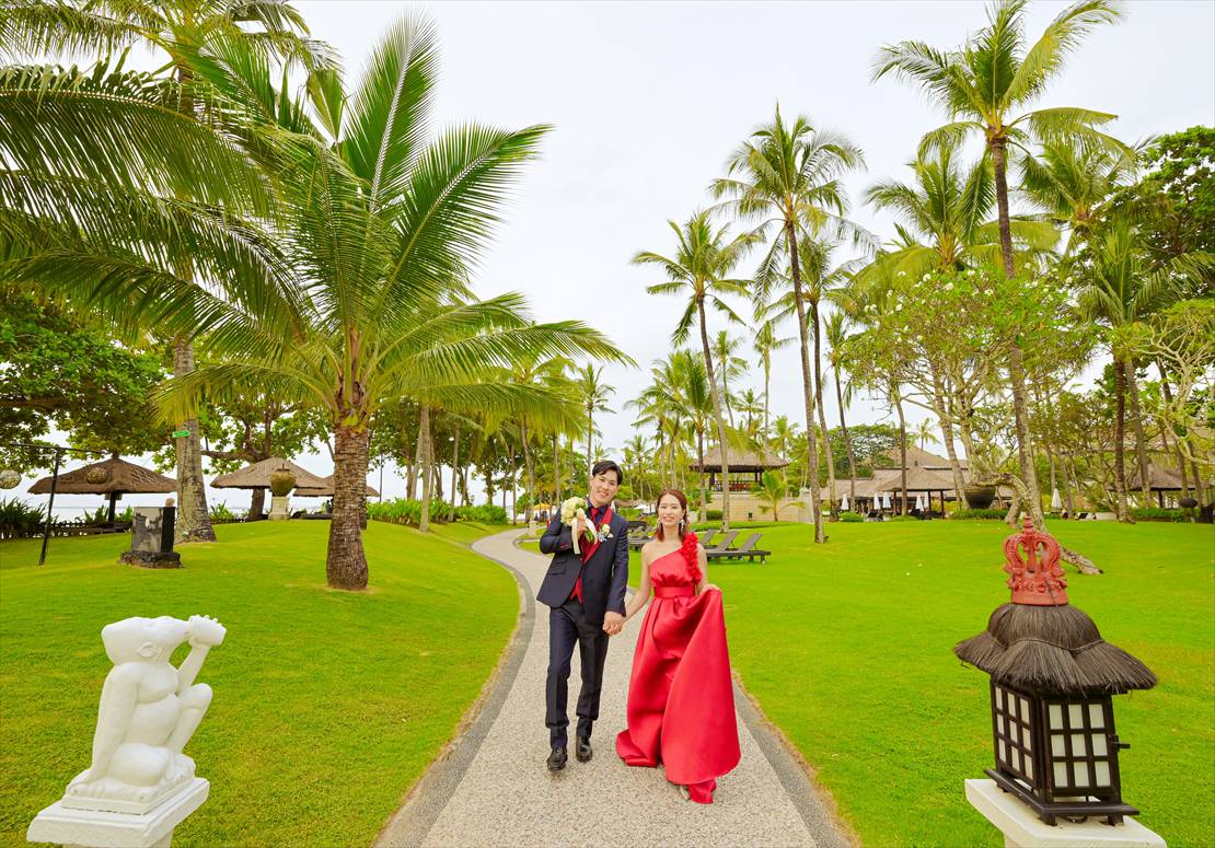 バリ島結婚式　ガーデンにてパーティー前撮影