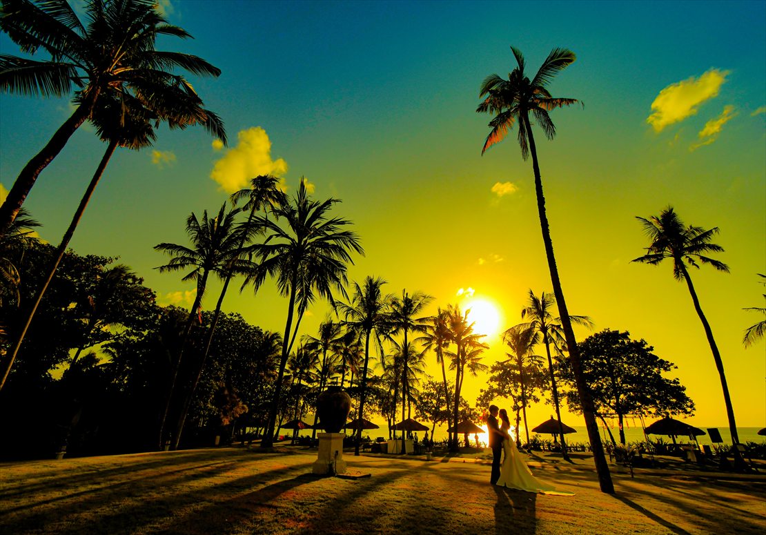 椰子の木が生い茂るサンセット撮影