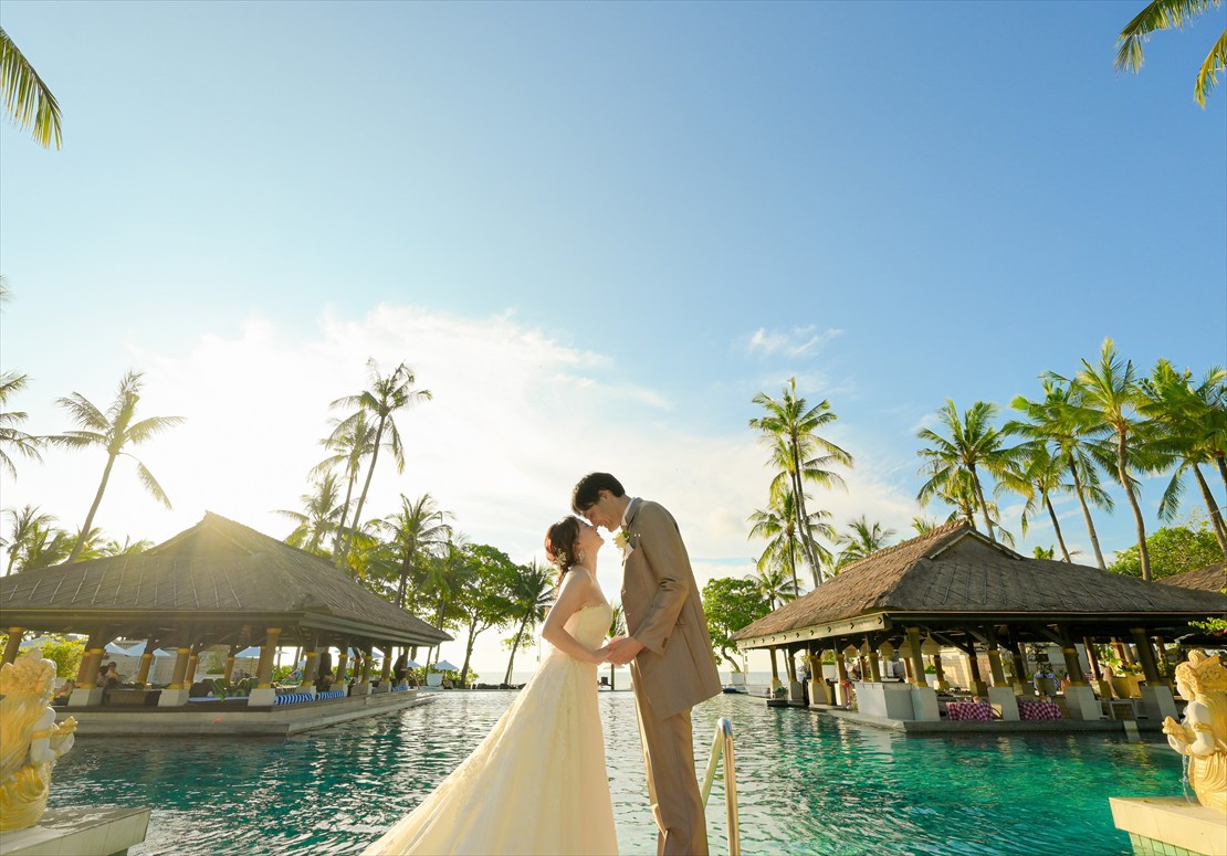 海に流れ落ちるようなインフィニティ・プール