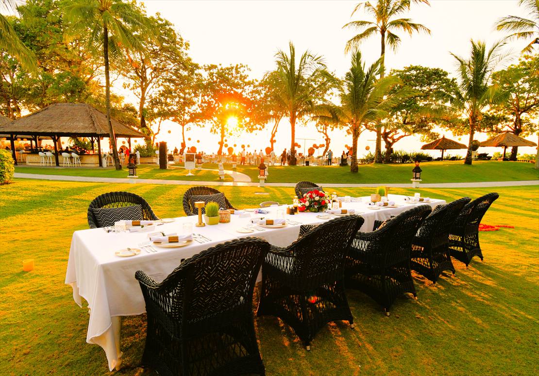 ガーデン・パーティー会場より夕日を望む