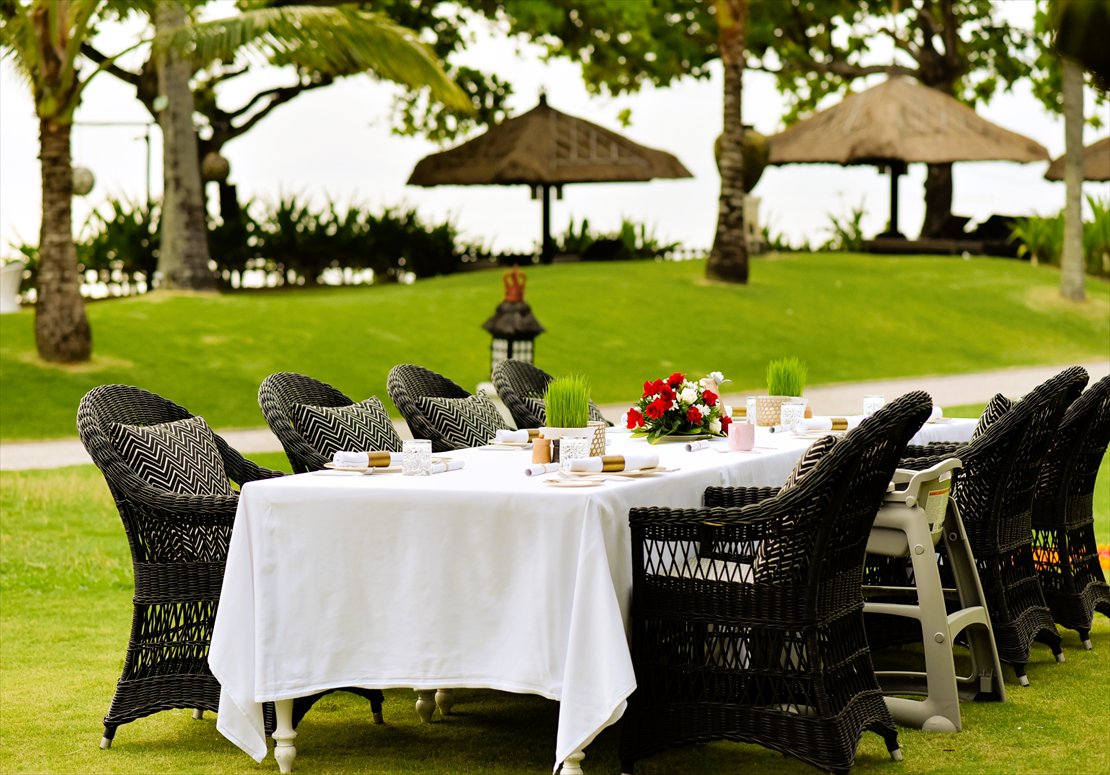 ジンバランビーチを望むガーデン・パーティー