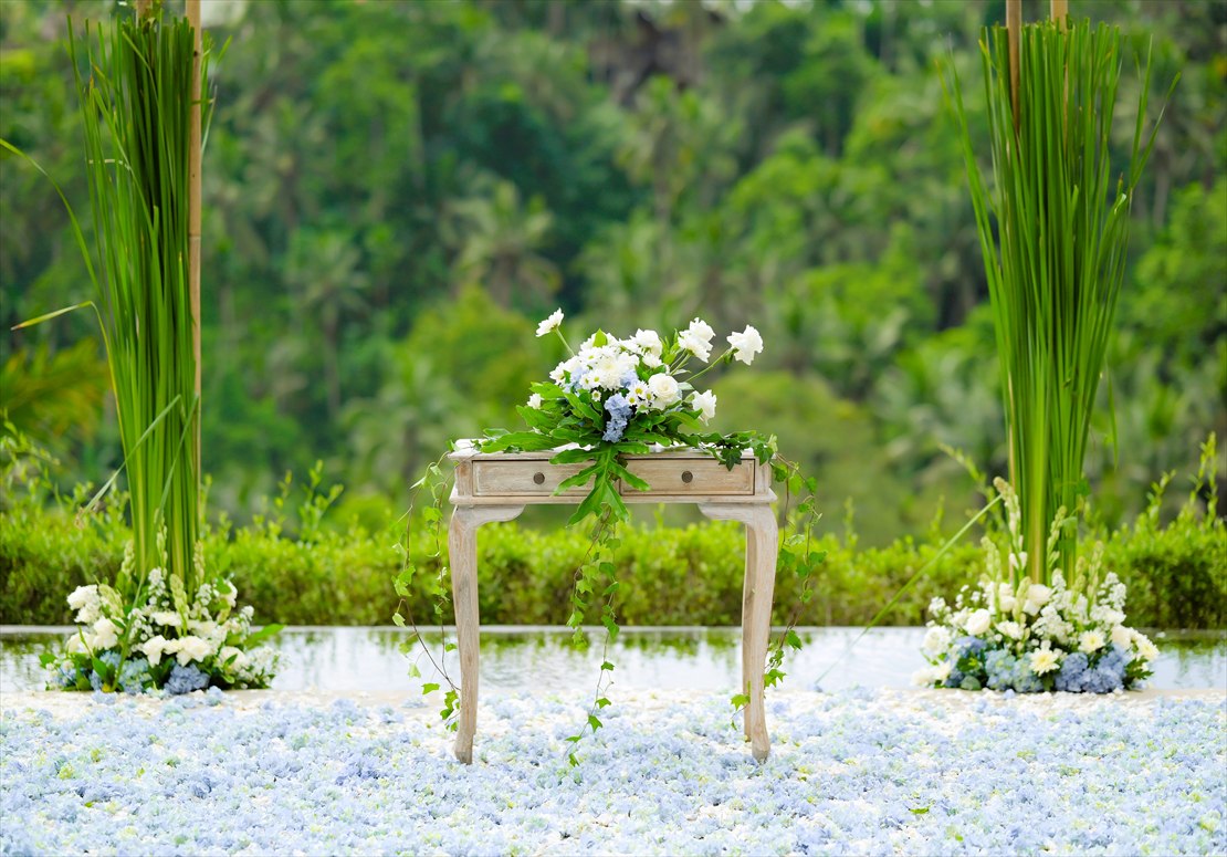 ジャンナタ・ウブド・ウェディング　生花祭壇センターピース