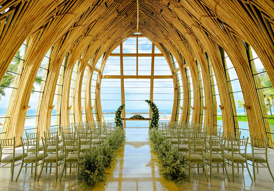 バリ島結婚式　チャペル内挙式会場装飾全景