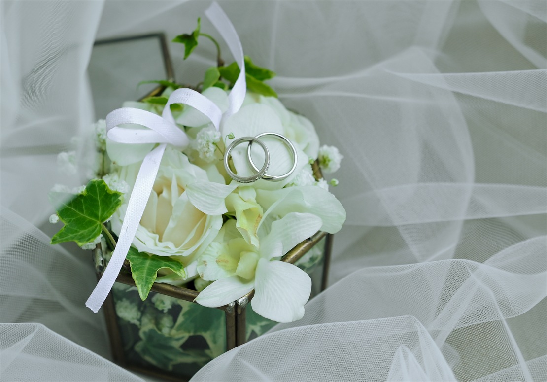 ケンピンスキ・バリ挙式プラン：生花リングピロー