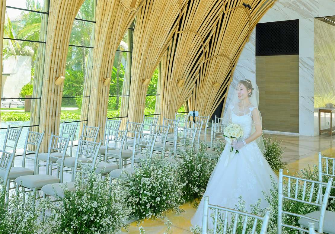 ケンピンスキ・バリ・ウェディング　新婦様バージンロード入場