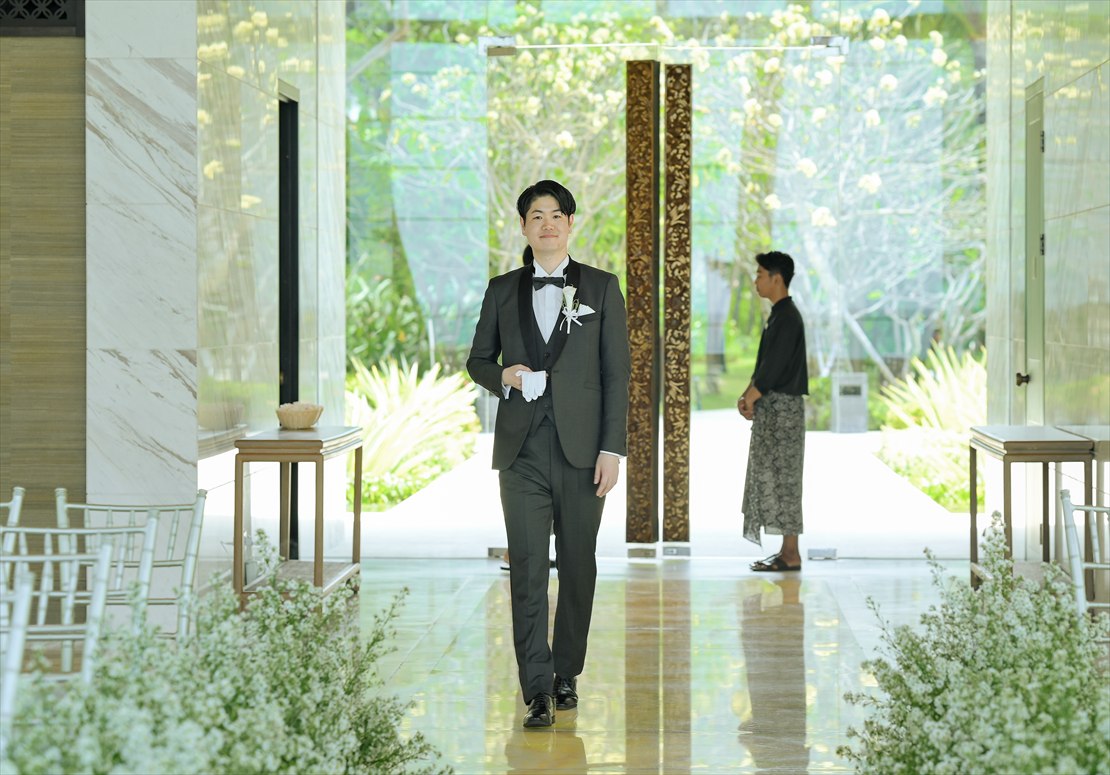 ケンピンスキ・バリ挙式　新郎様バージンロード入場