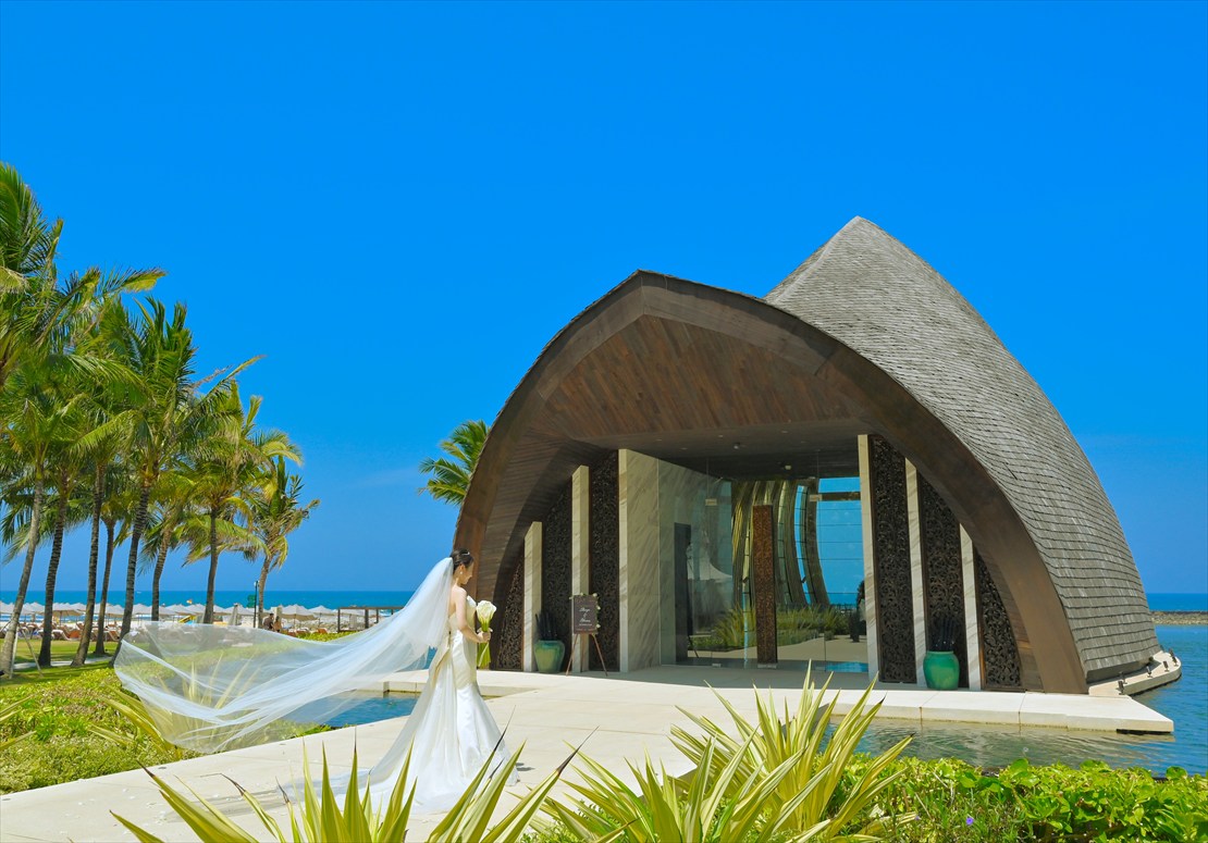 オーシャンフロント・アプルヴァ・チャペル前ロングベール撮影