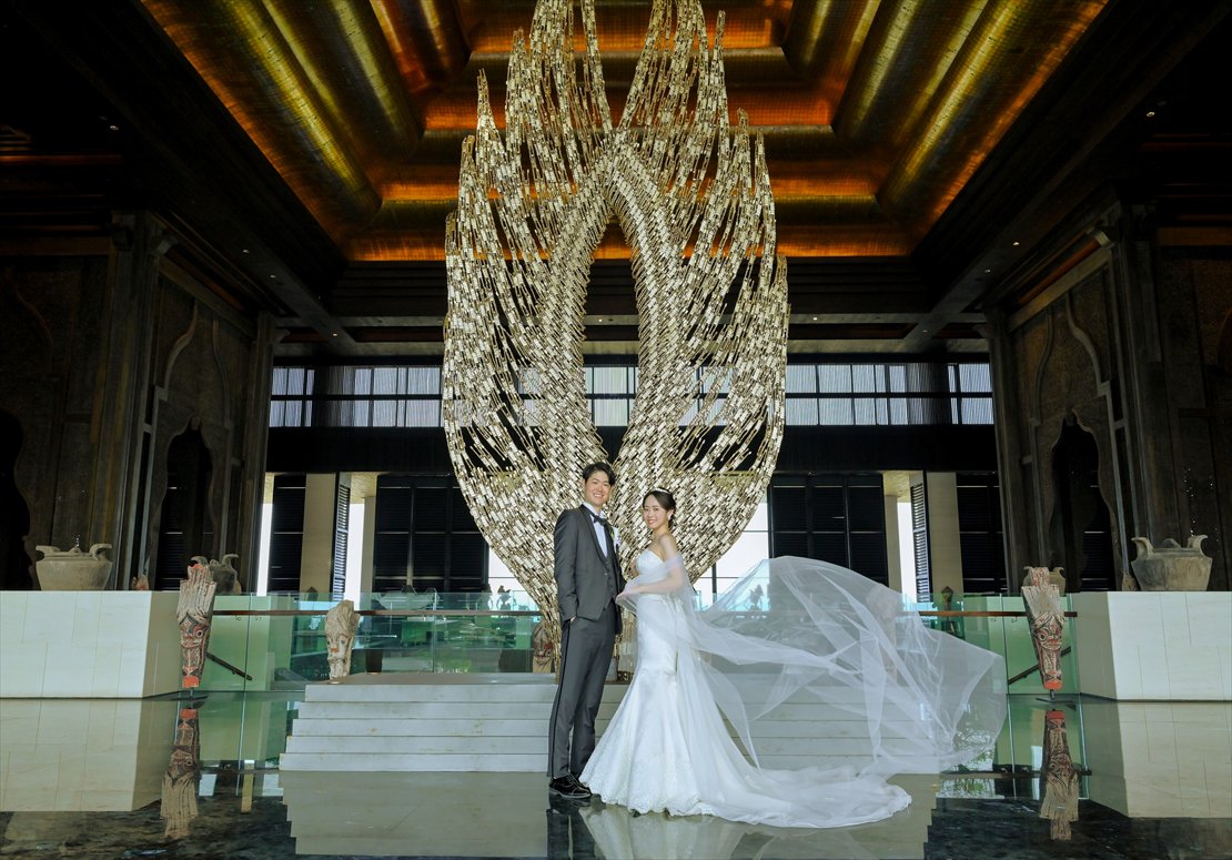 アプルヴァ・ケンピンスキ・バリ挙式　ロゴ 壮大なロビー