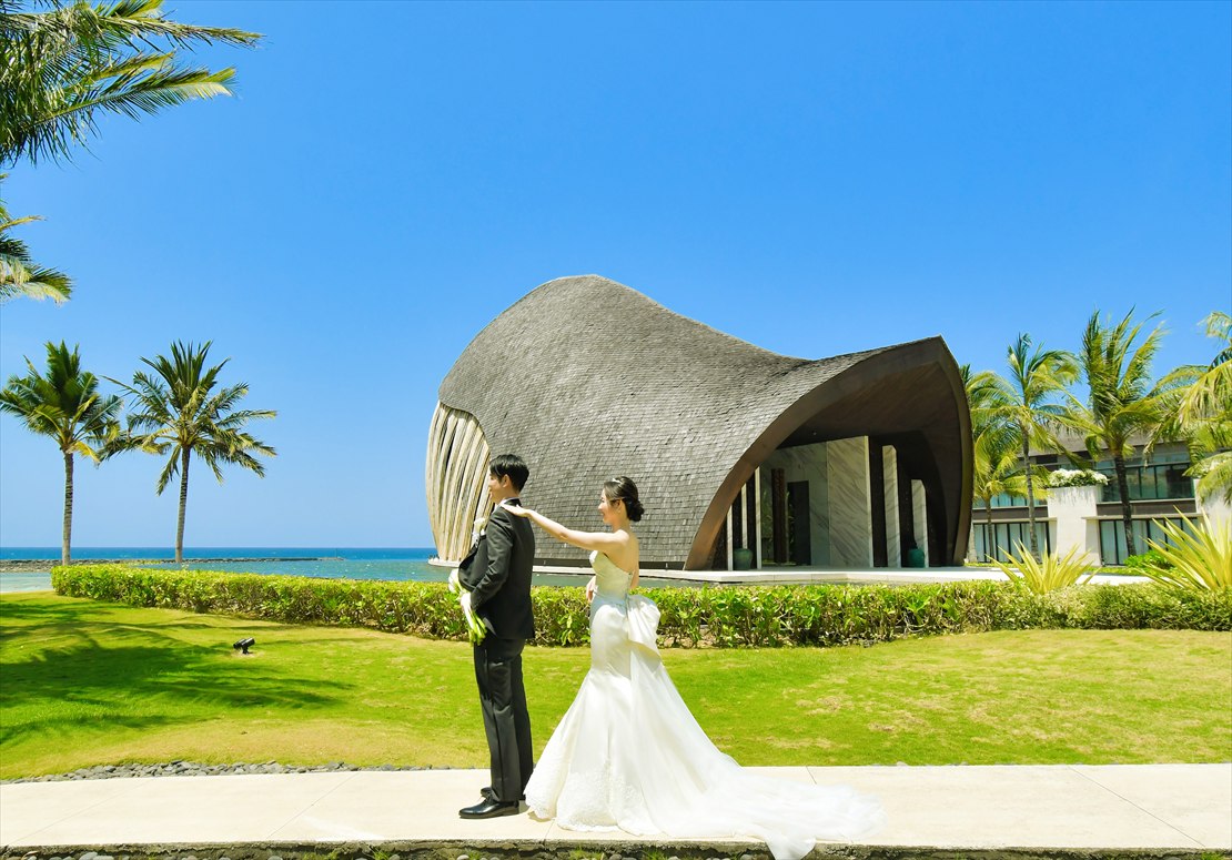 ケンピンスキ・バリ・ウェディング　チャペル・ガーデンにてファーストミート