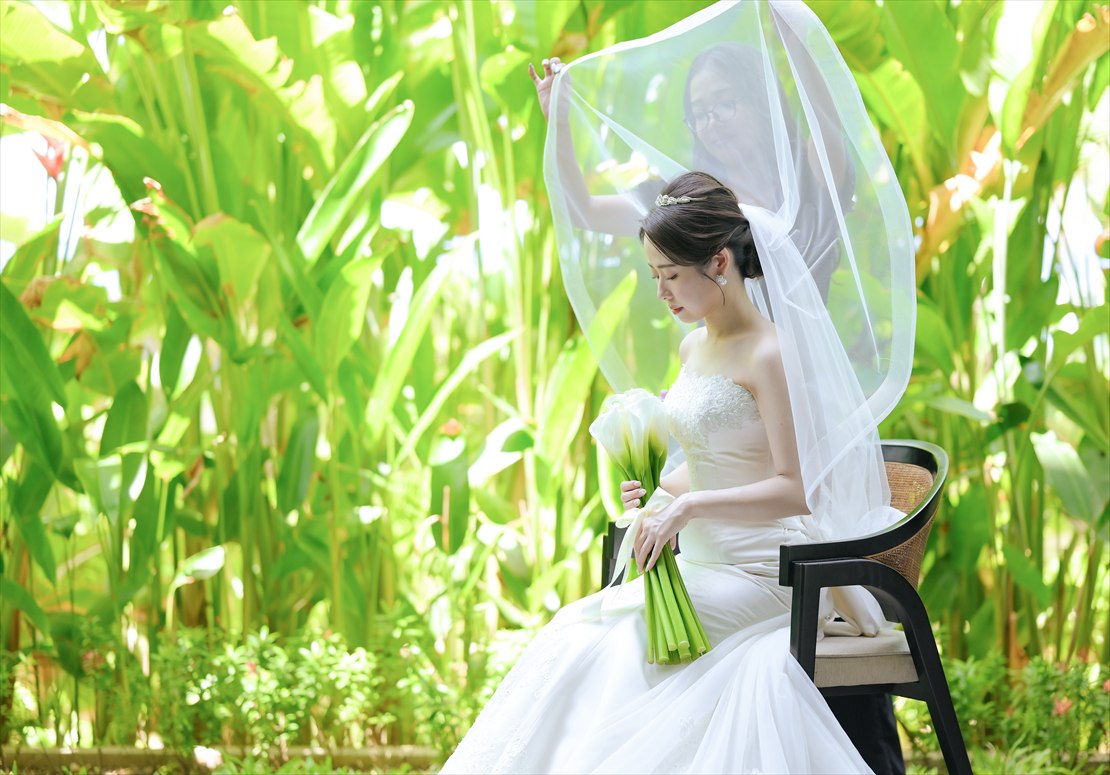 バリ島挙式　お支度部屋にてベールダウン