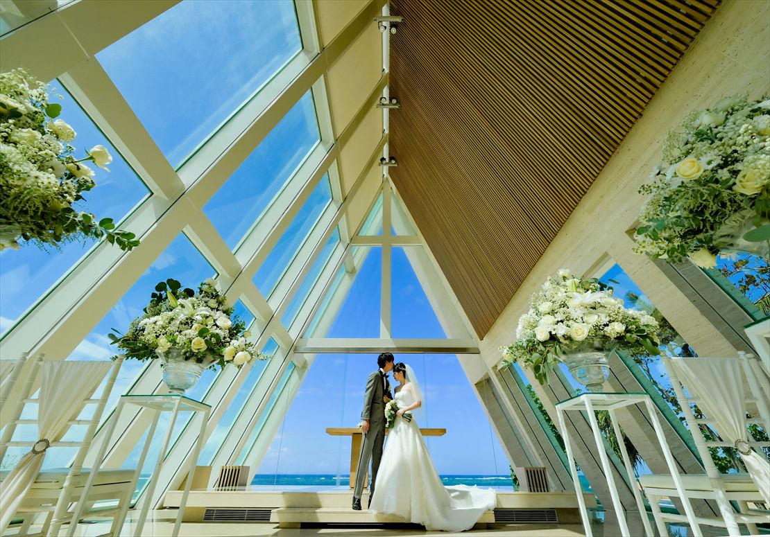 コンラッド・バリ結婚式　新郎新婦様チャペル内 挙式後撮影