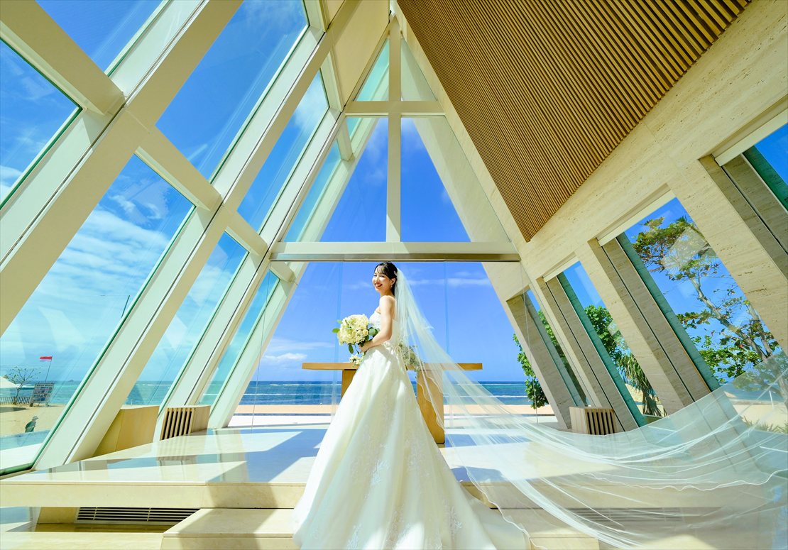 バリ島結婚式　新婦様 ロングベール挙式後撮影