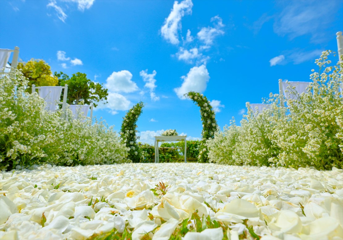 Four Seasons Bali Jimbaran Garden Wedding (12)_R バリ島ウェディング 生花フルフラワーバージンロード