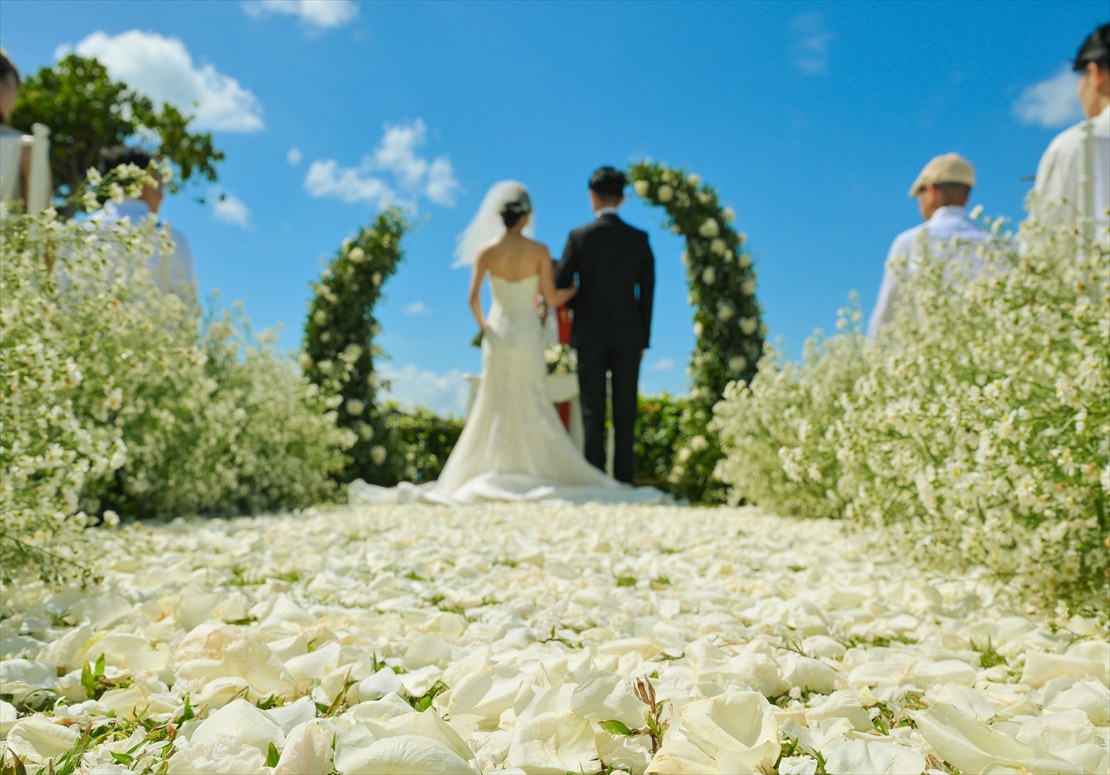 Four Seasons Bali Jimbaran Garden Wedding (21)_R フォーシーズンズ・バリ挙式 生花フルフラワー・バージンロード